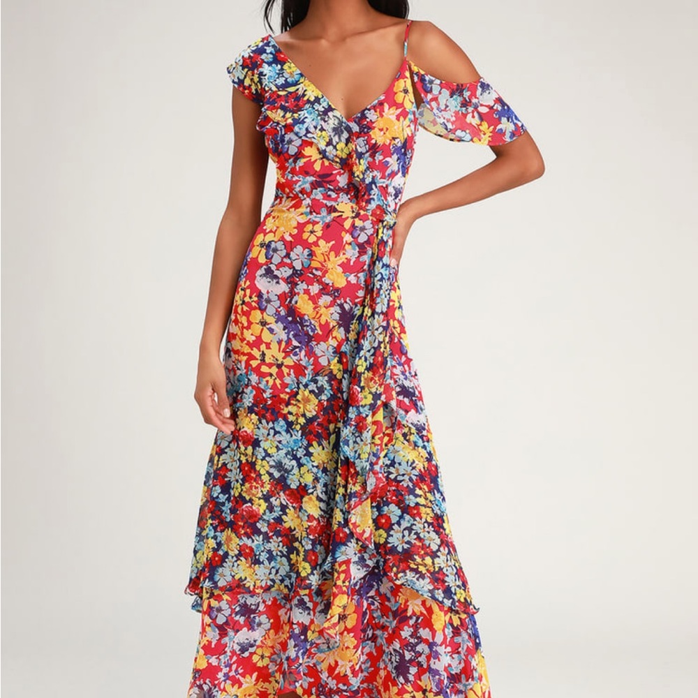 Lulus king dress. Used once. Still on website. Size medium.